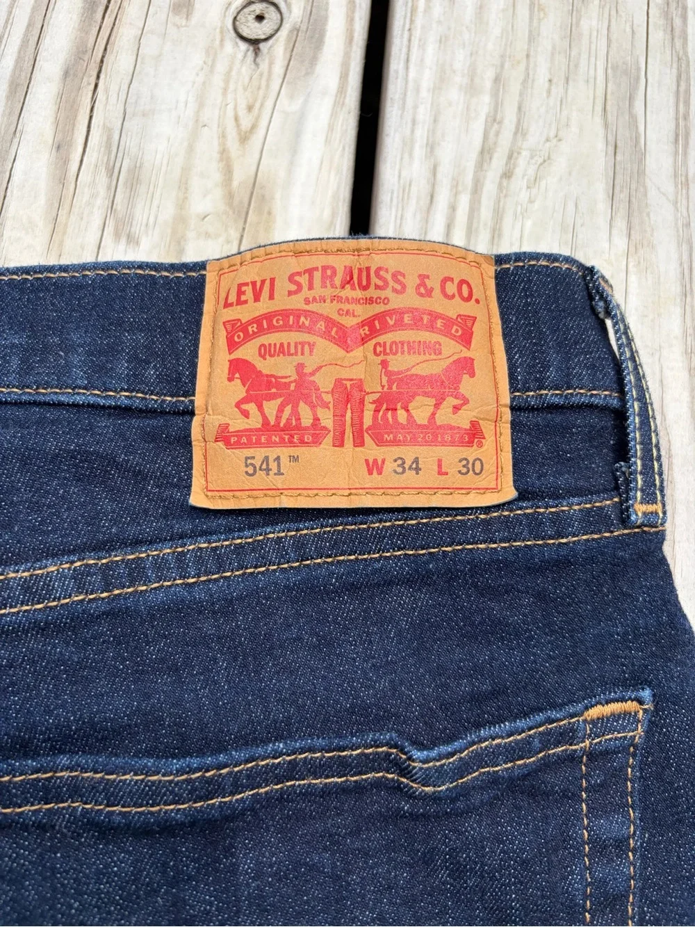 Levi's 541 Jeans Mens 34x30 Darkest Blue Athletic Tapered Denim Zip Fly 5 Pocket